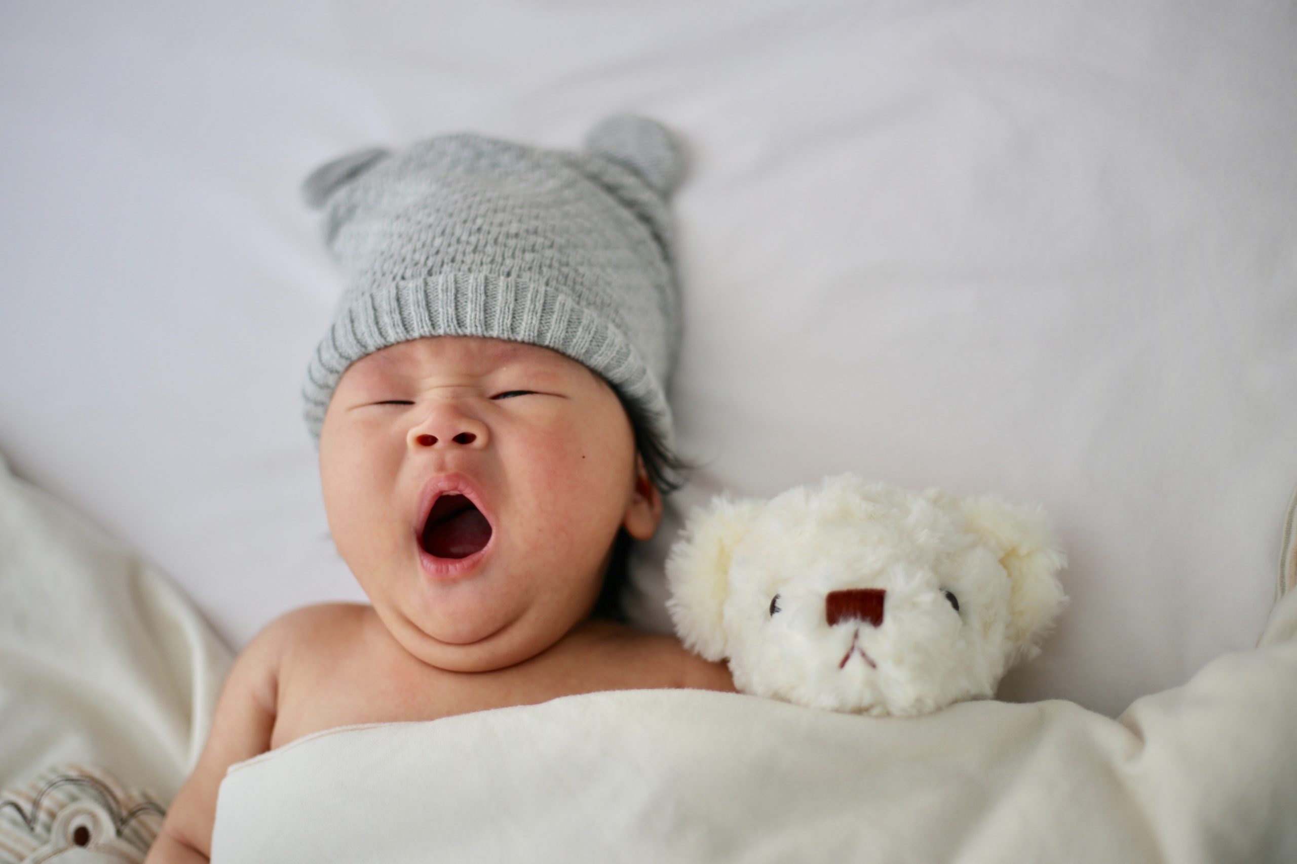 20 سببًا لقلق الطفل أو بكائه أثناء الرضاعة الطبيعية