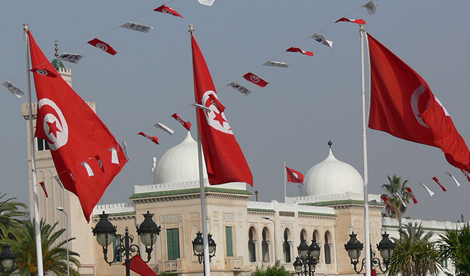 تونس: المجتمع يدعو إلى حوار وطني "عاجل وجاد"