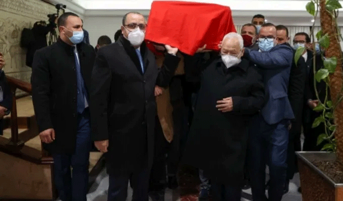تونس: حضور عدد كبير من المواطنين والشخصيات السياسية جنازة …