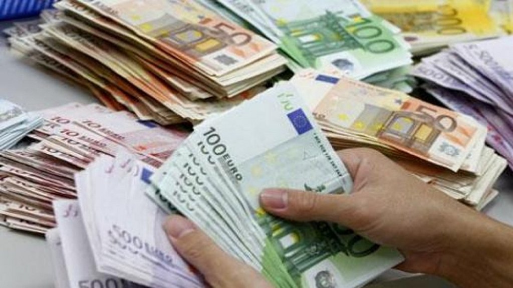 تونس: الدولة تتعاقد مع قرض بالعملة من 14 بنكا محليا