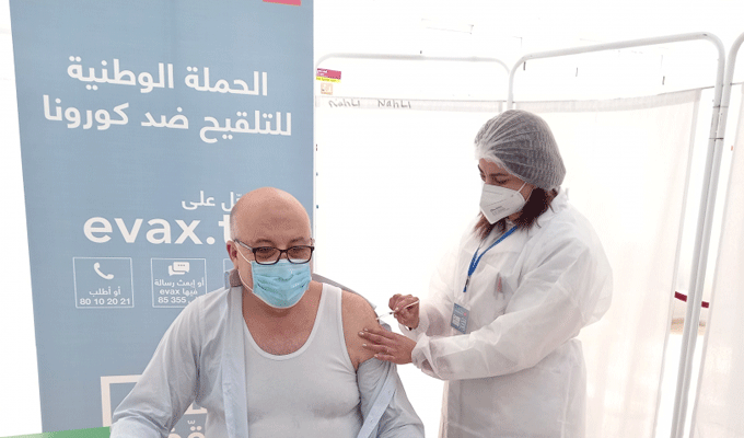 تونس: وزير الصحة يتلقى الجرعة الأولى من لقاح كوفيد 19