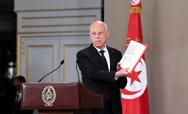 الحصار السياسي والمؤسسي في تونس: ما الذي يمكن أن يفعله الرئيس قيس سعيد؟