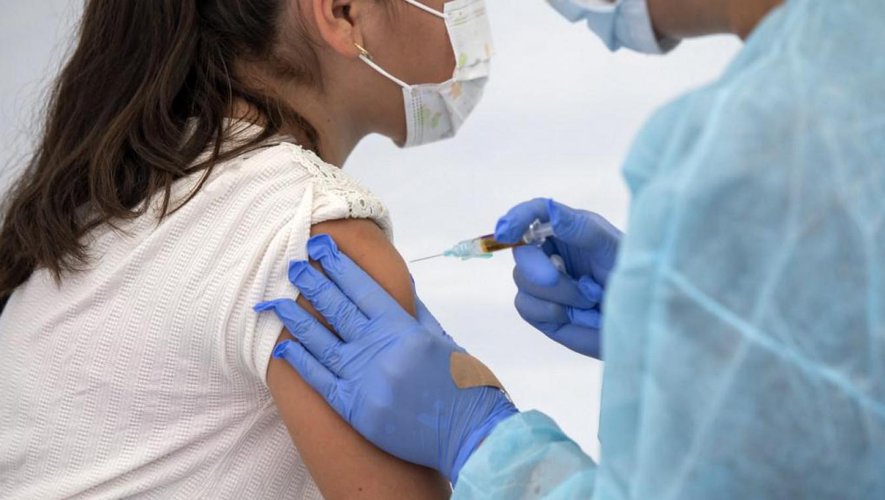 تونس: هشام لوزير يناقش إمكانية تطعيم الأطفال ضد فيروس كورونا