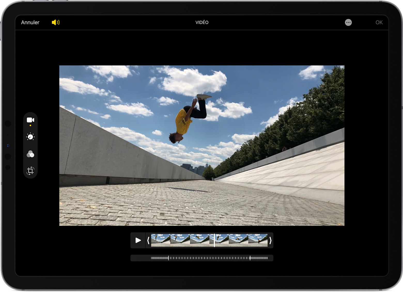 جهاز iPad يعرض إعدادات الحركة البطيئة لمقطع فيديو يتم تعديله