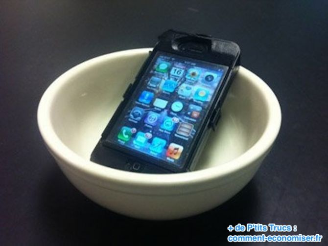 مكبر صوت iPhone في وعاء حبوب