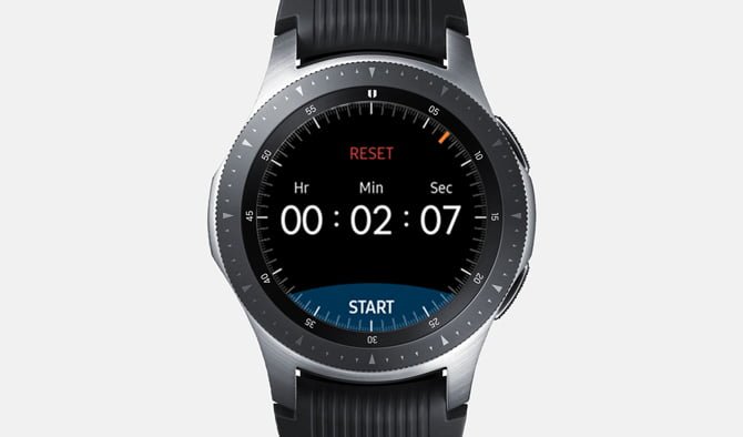 لقطة شاشة لـ Galaxy Watch مع تطبيق Timer تعرض مؤقتًا قيد التشغيل في دقيقتين