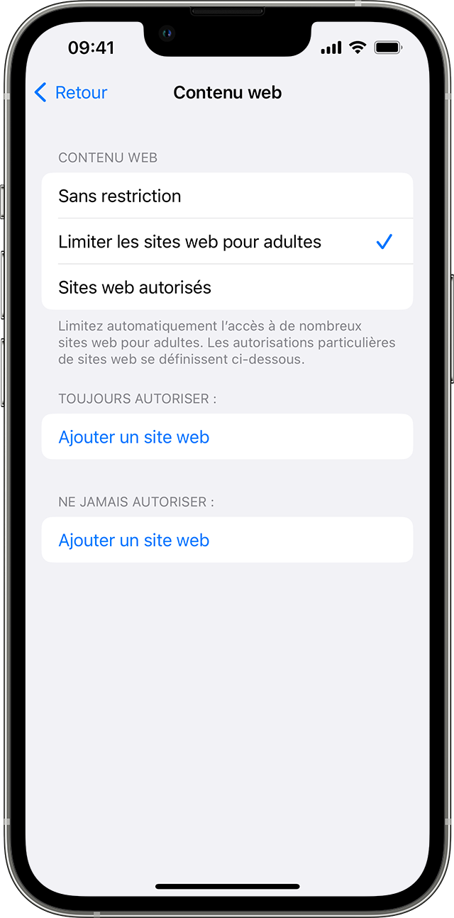يعرض iPhone شاشة محتوى الويب.  ضمن محتوى الويب ، يتم تحديد خيار تقييد مواقع الويب للبالغين وتمييزه بعلامة اختيار.