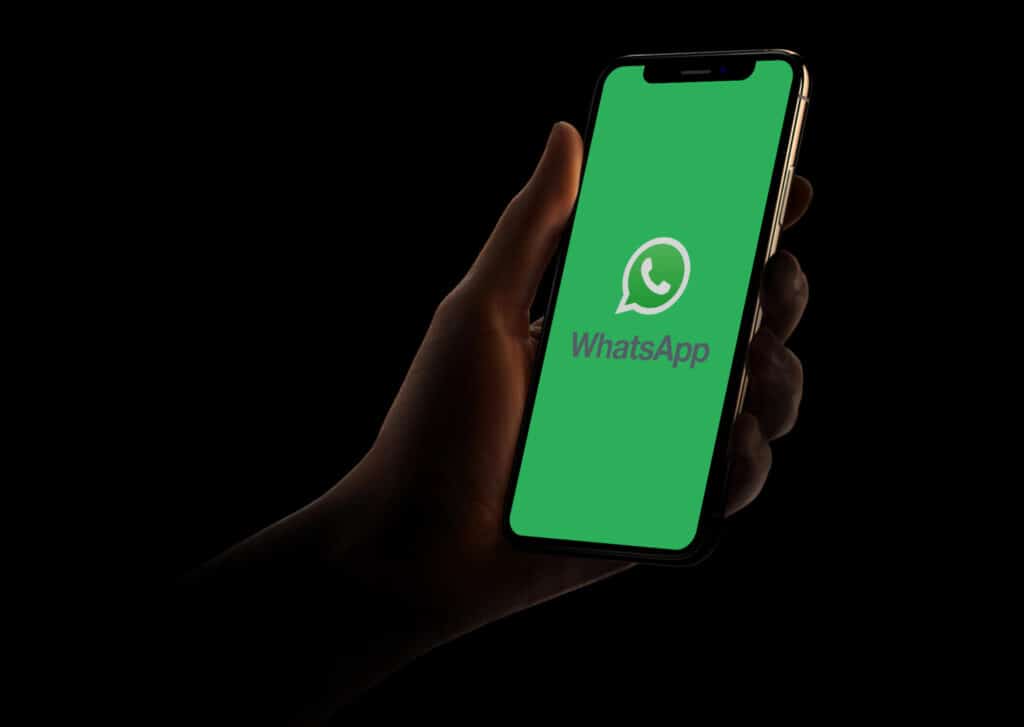 هل من الممكن تحديد موقع شخص ما مع WhatsApp؟
