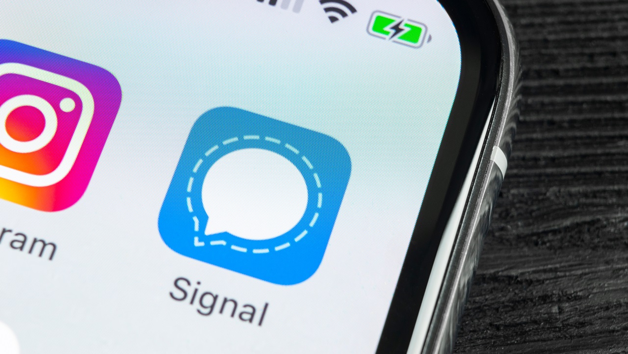 هل تطبيق Signal حقًا أفضل من WhatsApp؟