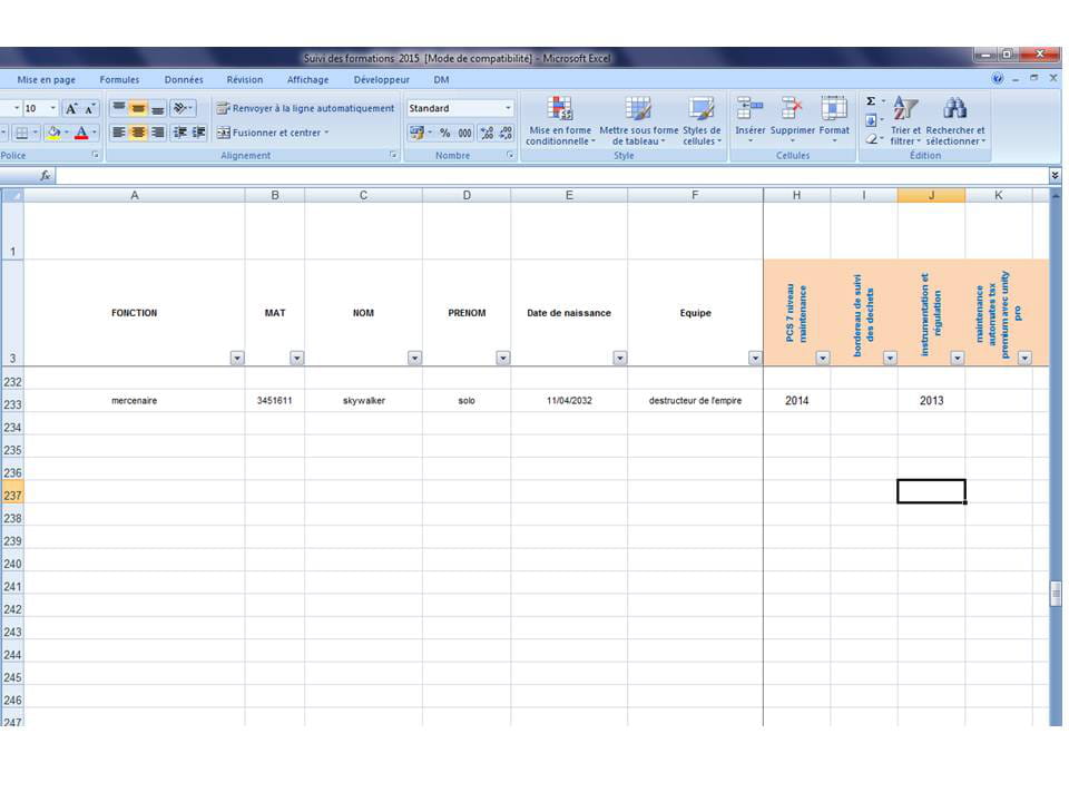 كيفية إنشاء قائمة بريدية من Excel؟